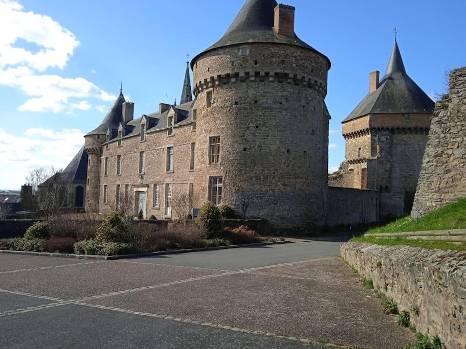 Charming Ancient House: Medieval Retreat in Pays de la Loire Sille-le-Guillaume Exterior photo
